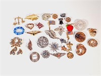 Vintage Brooches: Lisner, Sarah Cov, Bethlehem