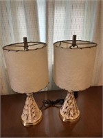 2 matching lamps, with lampshades and bulbs