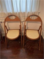 6 matching wooden chairs