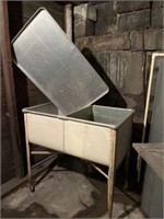 Vintage metal double wash basin