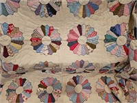 Handmade Dresden Plate Quilt is 70 x 86in