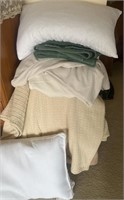 Blankets, towels, Pillows and bed linens