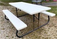 Lifetime folding picnic table- see broken weld