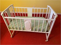 vintage crib / bassinet - 21x41