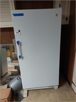 GE upright freezer, 17 cu ft, model FUF17DACRWH,