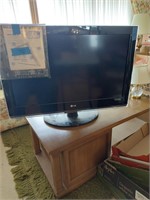 LG flat screen TV, 32", model 32LH40-UA, with