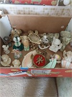 Lot of figurines and wall decor