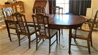 Dining Room Table 6 Chairs and 3 Leaves  39w 96l