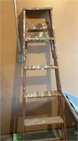 Wood Step Ladder, (5 foot)