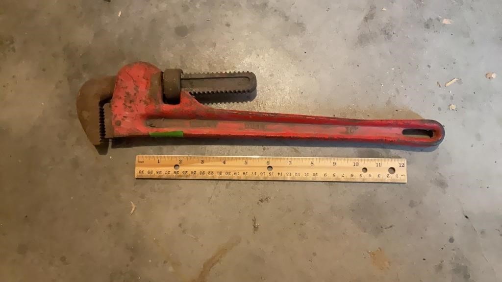 Heavy Duty 28 in Pipe Wrench