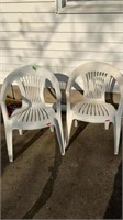 Rubbermaid Lawn Chairs (2(