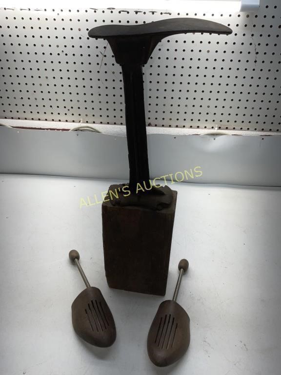 COBBLER SHOE STAND AND SHOE STRETCHERS