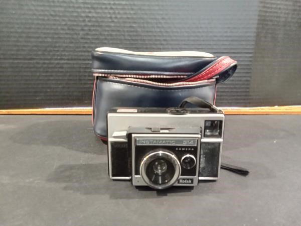 Kodak Instamatic 314 35mm Camera with case