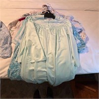 Assortment of Miss Elaine's Sleepwear Size L Pics