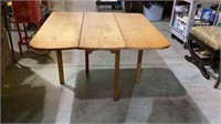 Beautiful antique drop leaf gate leg table with