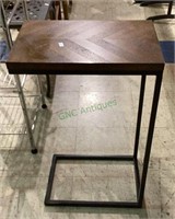 Modern style metal and wood side table measures