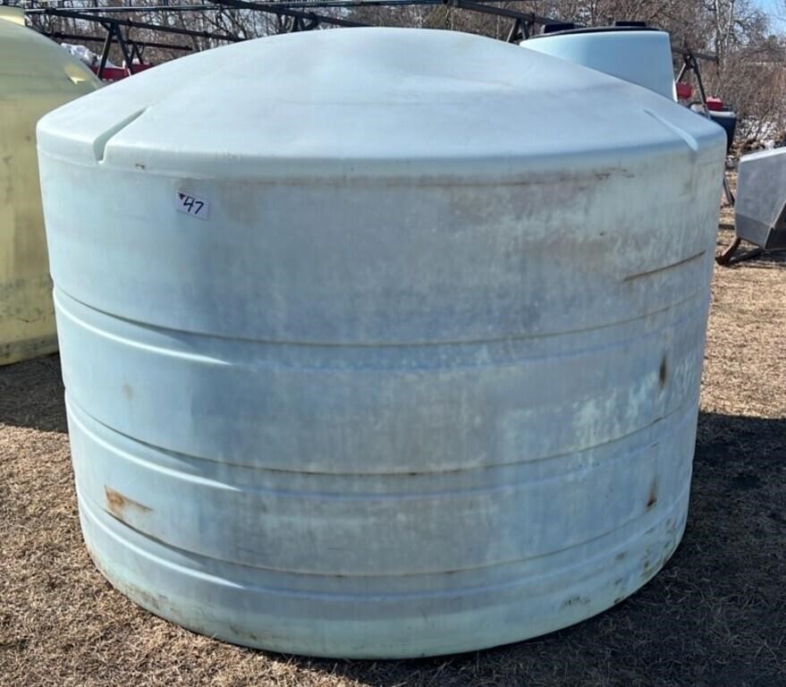 1000 gallon Poly Water Tank w/Valve. *FISS
