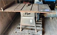 Rockwell Beaver 10" Table Saw with Cast-iron Top.