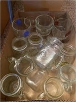 Box of glassware,
