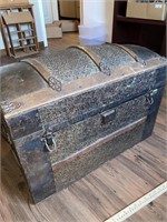 Small vintage trunk approximate measurements are