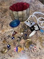 Small lot of ladies fashion jewelry and two