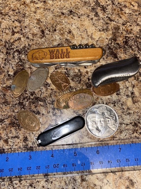 Souvenir pennies, pocket knives