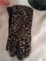 Ladies pair of animal print gloves