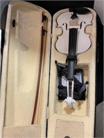 Mendini by Cecilia violin in case