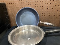 Green pan & Heavy pan