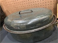 Black white roasting pan