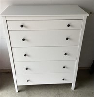 White chest of drawers