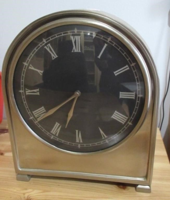 Metal mantle clock. Stands 11" tall.