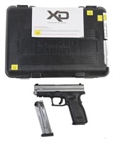 Springfield Armory XD-40 .40 S&W semi-auto pistol