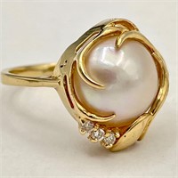 14K Gold Mother of Pearl & Diamond Ring