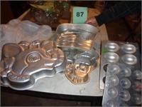 Cake pans/molds