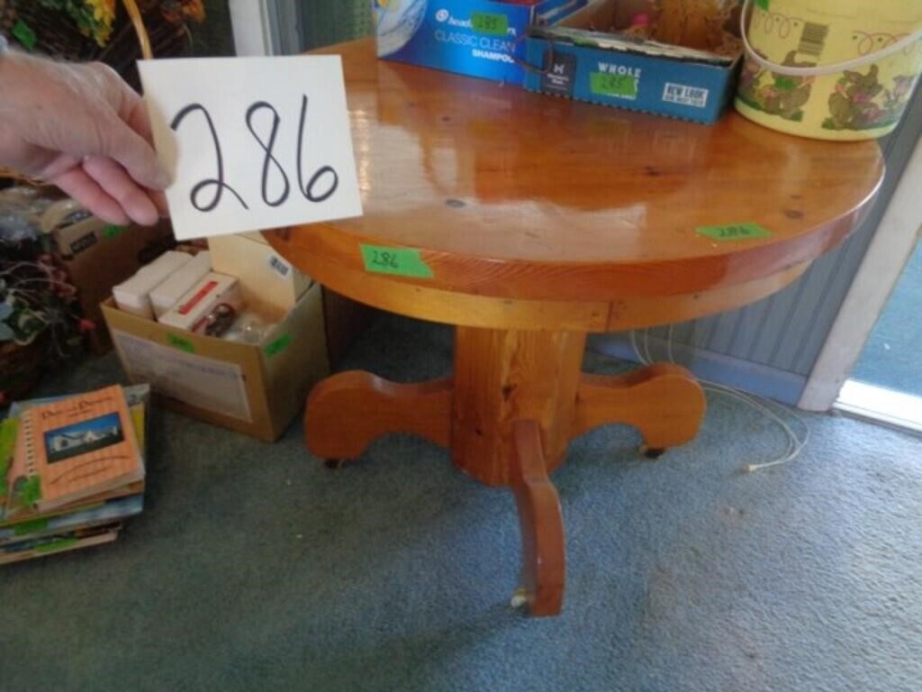 Round pedestal table