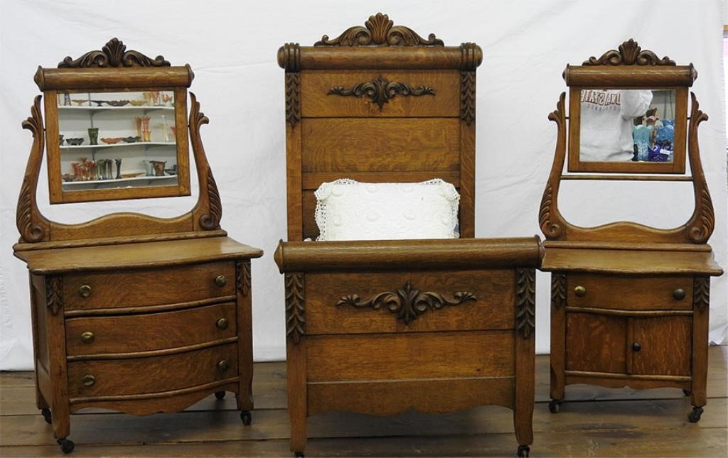 Outstanding Oak 3 pc. toy bedroom set