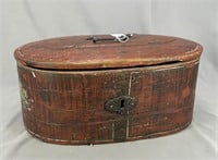Early oval wooden trunk or box w/original paint