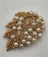 Trifari Pin w/Pearls & Tiny Rhinestones