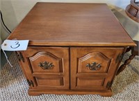Square End Table, 26.5 x 26.5 x 21"