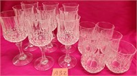 320 - MIXED LOT OF GLASSWARE (A32)
