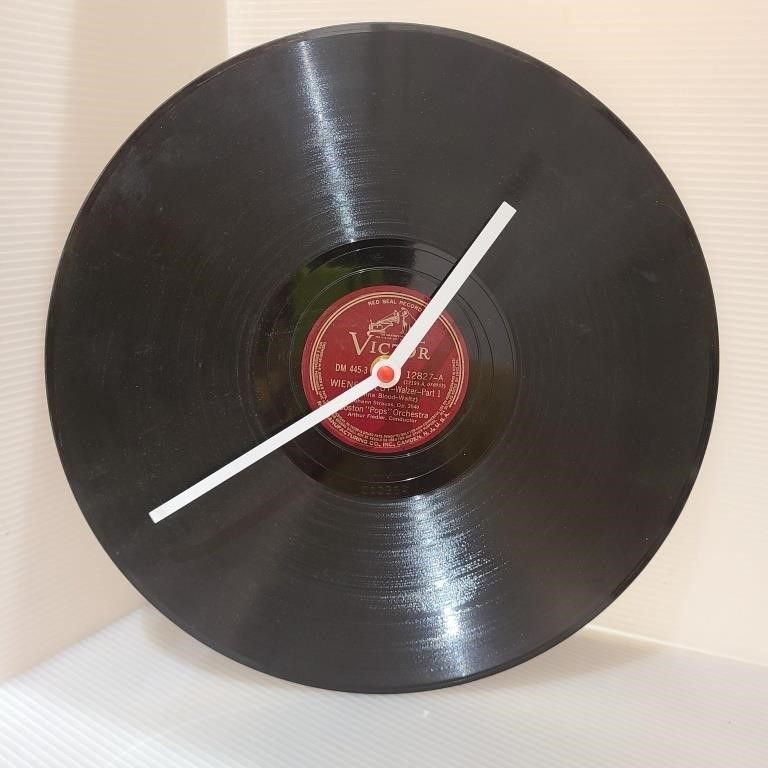 78 Victor Record Clock working