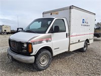 2001 GMC G3500 Box Truck w/ Lift