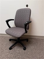 2 arm rolling executive chair