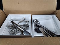 Buffet tongs, spoons, and containers (cracked