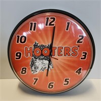 Hooters Clock