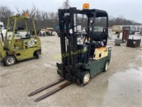 Clark Forklift with Forks, Two Tone Color R4