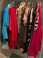 F - LOT OF WOMEN'S CLOTHING SIZE M (A25)