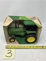 ERTL John Deere Row Crop Tractor 1/16 Scale