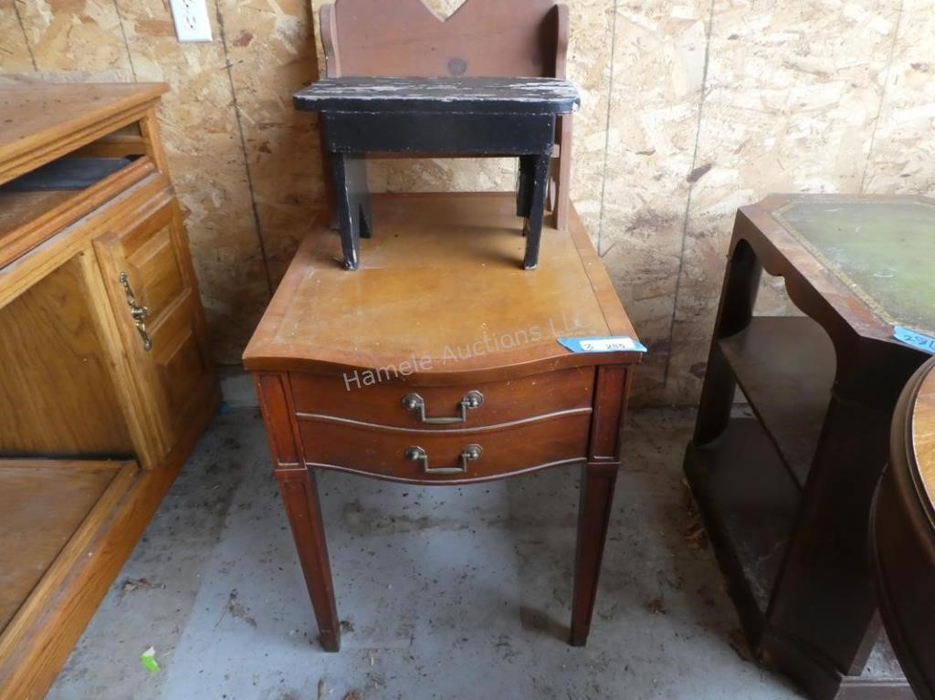 End table and 2 small pieces - stools needs refini